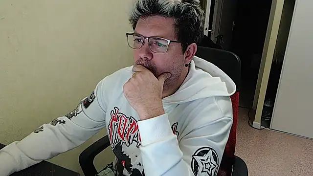 Snapshot of blueandwhite1 chatting on 01/03/25, 05:10 blueandwhite1 online show from 01/03/25, 05:10