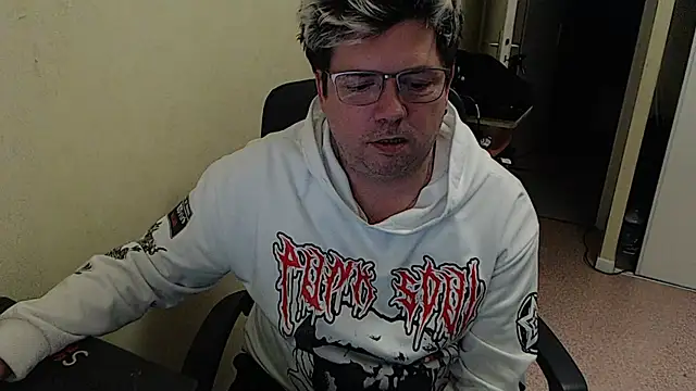 Snapshot of blueandwhite1 chatting on 01/07/25, 09:46 blueandwhite1 online show from 01/07/25, 09:46