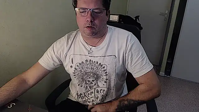 Snapshot of blueandwhite1 chatting on 01/08/25, 03:39 blueandwhite1 online show from 01/08/25, 03:39