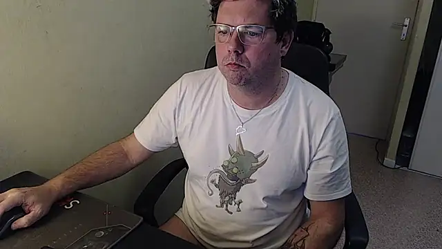 Snapshot of blueandwhite1 chatting on 01/14/25, 03:15 blueandwhite1 online show from 01/14/25, 03:15