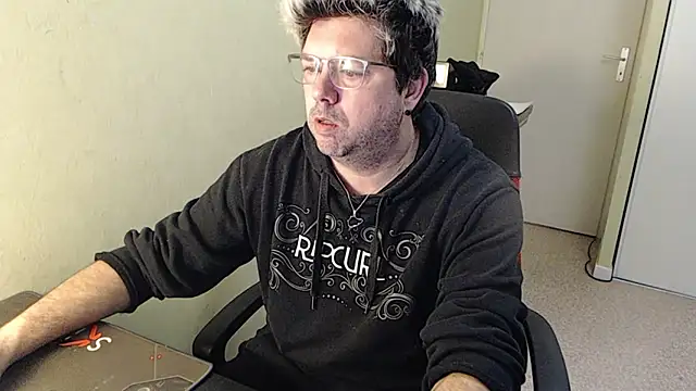 Snapshot of blueandwhite1 chatting on 01/26/25, 10:12 blueandwhite1 online show from 01/26/25, 10:12