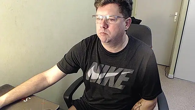 Snapshot of blueandwhite1 chatting on 02/01/25, 09:54 blueandwhite1 online show from 02/01/25, 09:54