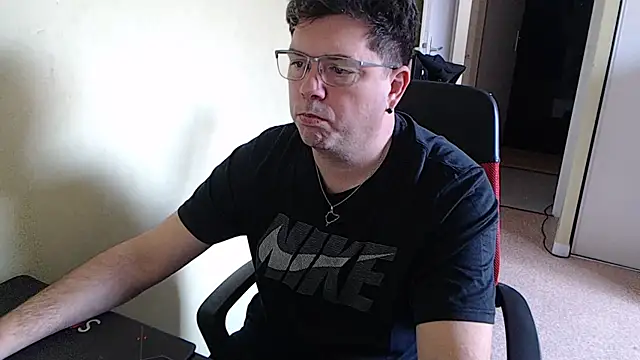 Snapshot of blueandwhite1 chatting on 02/01/25, 12:58 blueandwhite1 online show from 02/01/25, 12:58