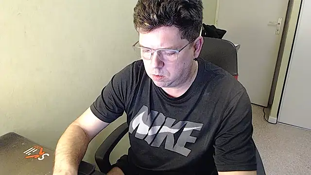 Snapshot of blueandwhite1 chatting on 02/01/25, 04:22 blueandwhite1 online show from 02/01/25, 04:22