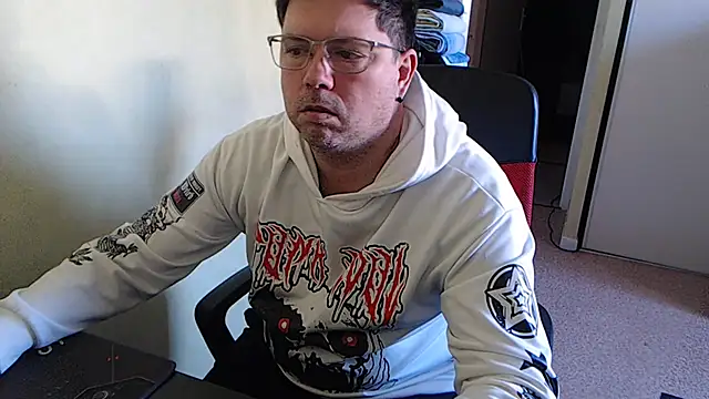 Snapshot of blueandwhite1 chatting on 02/05/25, 11:23 blueandwhite1 online show from 02/05/25, 11:23