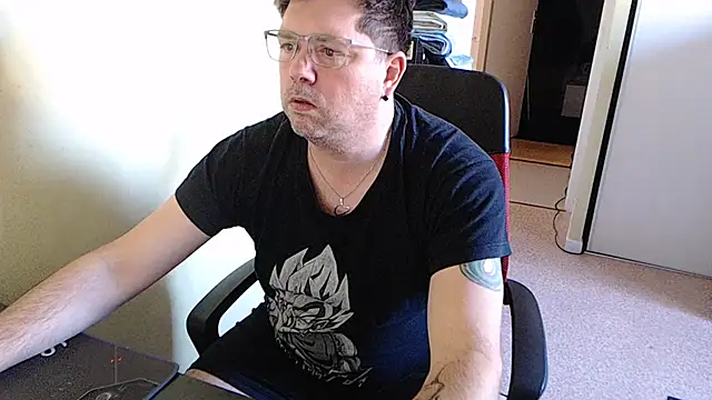 Snapshot of blueandwhite1 chatting on 02/06/25, 03:31 blueandwhite1 online show from 02/06/25, 03:31