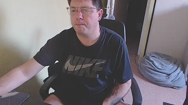 Snapshot of blueandwhite1 chatting on 02/15/25, 08:11 blueandwhite1 online show from 02/15/25, 08:11