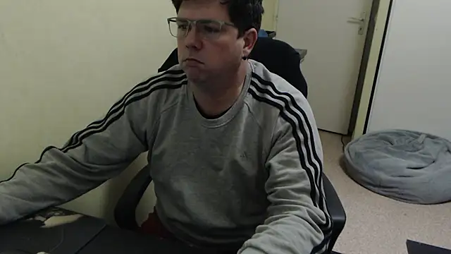 Snapshot of blueandwhite1 chatting on 03/07/25, 08:44 blueandwhite1 online show from 03/07/25, 08:44