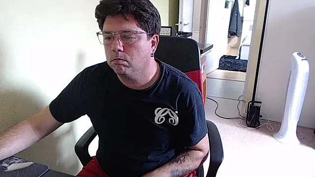 Snapshot of blueandwhite1 chatting on 09/09/25, 02:49 blueandwhite1 online show from 09/09/25, 02:49