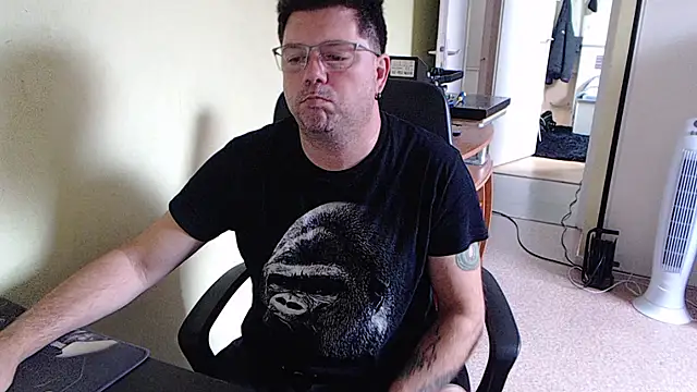 Snapshot of blueandwhite1 chatting on 09/20/25, 07:53 blueandwhite1 online show from 09/20/25, 07:53