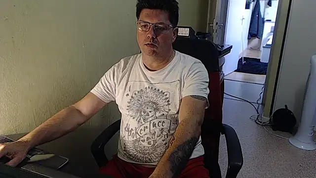 Snapshot of blueandwhite1 chatting on 09/27/25, 07:57 blueandwhite1 online show from 09/27/25, 07:57