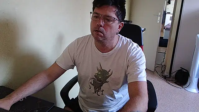 Snapshot of blueandwhite1 chatting on 10/11/25, 07:07 blueandwhite1 online show from 10/11/25, 07:07