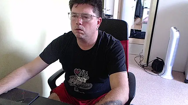 Snapshot of blueandwhite1 chatting on 10/22/25, 03:01 blueandwhite1 online show from 10/22/25, 03:01