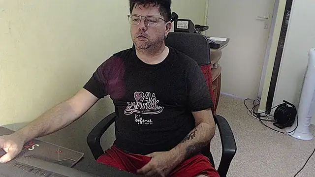 Snapshot of blueandwhite1 chatting on 10/25/25, 07:27 blueandwhite1 online show from 10/25/25, 07:27