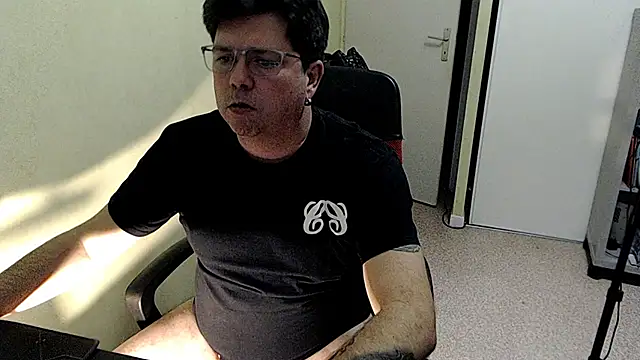 blueandwhite1 online show from 12/02/25, 03:51