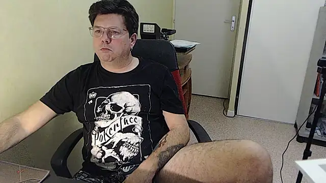 blueandwhite1 online show from 12/15/25, 04:55