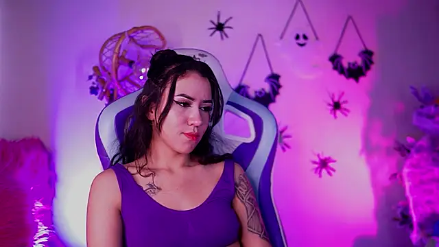  chloe moons  online show from 10/20/25, 09:26