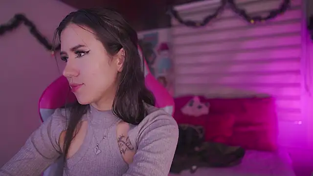  chloe moons  online show from 12/15/25, 10:47