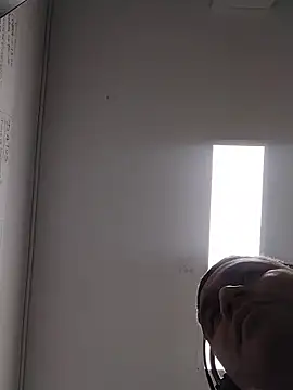 Snapshot of danigarci2307 chatting on 12/17/25, 03:01 danigarci2307 online show from 12/17/25, 03:01