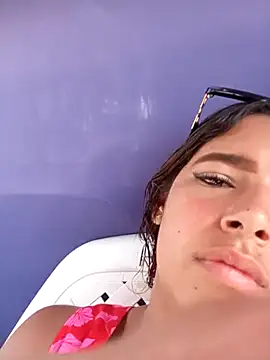 Snapshot of Zoe-Johnson_ chatting on 10/19/25, 07:47 Zoe-Johnson online show from 10/19/25, 07:47