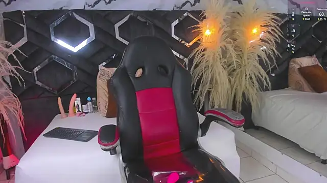 Snapshot of Zoe-Johnson_ chatting on 12/14/25, 09:41 Zoe-Johnson online show from 12/14/25, 09:41