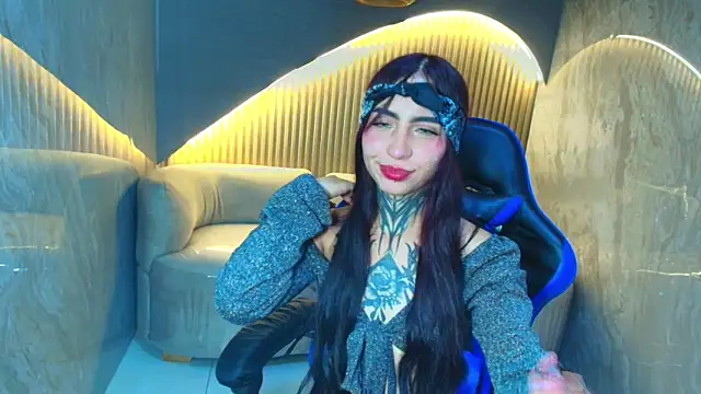 Snapshot of roux_r chatting on 12/03/25, 08:18 roux r online show from 12/03/25, 08:18