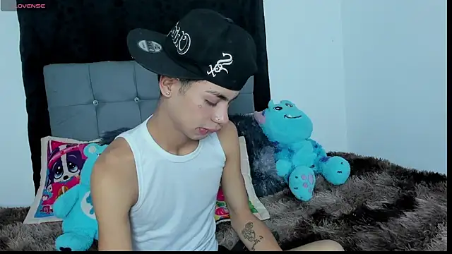 Snapshot of Playboy_Andersex chatting on 11/18/25, 10:47 Playboy Andersex online show from 11/18/25, 10:47