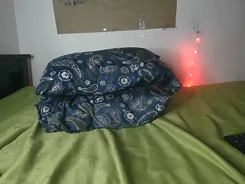 Snapshot of LiamMason chatting on 10/28/25, 02:59 LiamMason online show from 10/28/25, 02:59