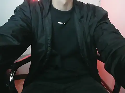 Snapshot of LiamMason chatting on 12/01/25, 02:49 LiamMason online show from 12/01/25, 02:49