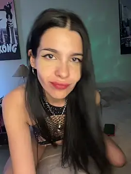 IaraStone online show from 10/21/25, 10:27