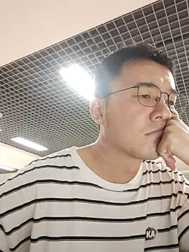 Snapshot of nnnnnan9527 chatting on 09/10/25, 02:22 nnnnnan9527 online show from 09/10/25, 02:22