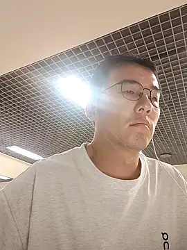 Snapshot of nnnnnan9527 chatting on 09/18/25, 02:02 nnnnnan9527 online show from 09/18/25, 02:02