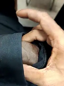 Snapshot of Mr_xxx007@xh chatting on 09/18/25, 02:13 Mr xxx007xh online show from 09/18/25, 02:13