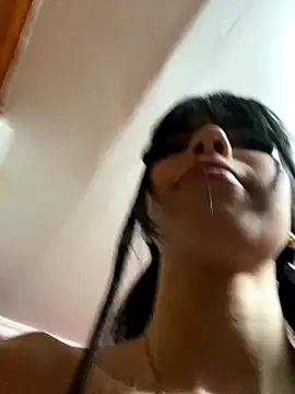 Snapshot of valentinagomez17 chatting on 10/25/25, 04:42 valentinagomez17 online show from 10/25/25, 04:42