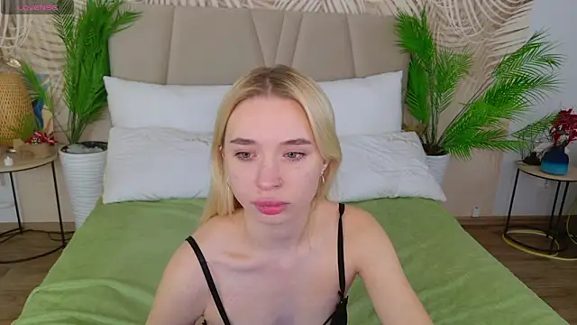 RachelColon online show from 09/19/25, 10:38
