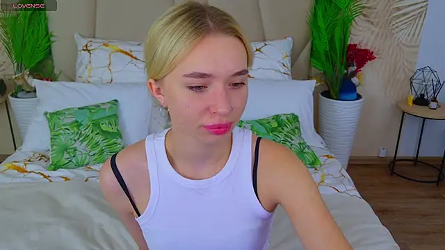 RachelColon online show from 10/01/25, 10:43