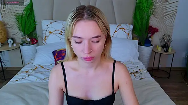 RachelColon online show from 10/19/25, 03:34