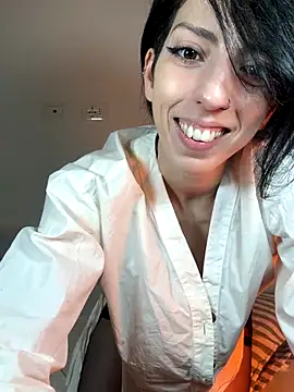 Snapshot of flowermadness chatting on 11/22/25, 12:15 flowermadness online show from 11/22/25, 12:15