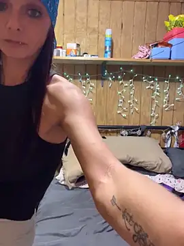 Snapshot of Kacinichole chatting on 10/03/25, 05:54 Kacinichole online show from 10/03/25, 05:54