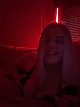 ItsLxsa online show from 04/19/26, 09:06