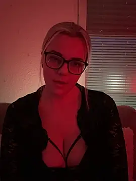 ItsLxsa online show from 05/11/26, 08:06