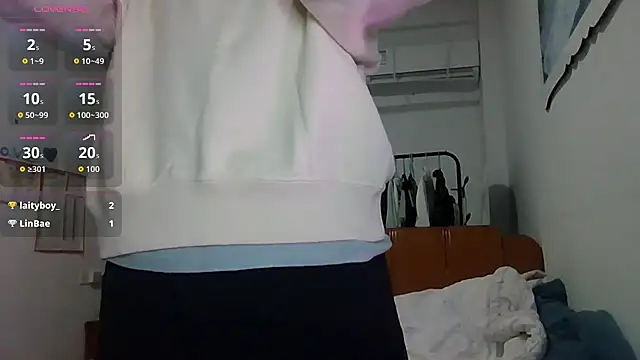 Snapshot of Monice1314 chatting on 10/23/25, 12:37 Monice1314 online show from 10/23/25, 12:37