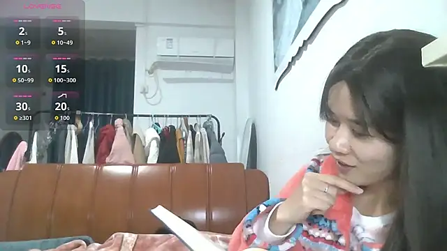 Snapshot of Monice1314 chatting on 12/14/25, 01:16 Monice1314 online show from 12/14/25, 01:16