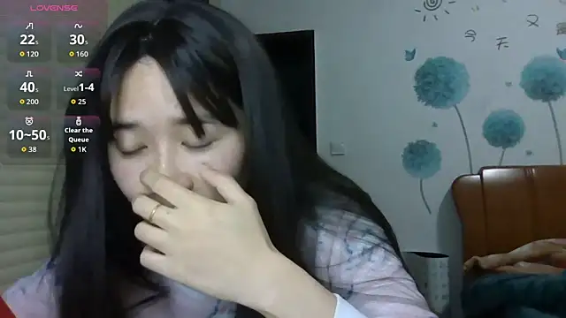 Snapshot of Monice1314 chatting on 12/19/25, 02:13 Monice1314 online show from 12/19/25, 02:13