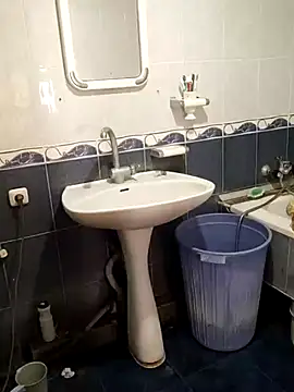 Snapshot of sealbrok chatting on 11/01/25, 01:02 sealbrok online show from 11/01/25, 01:02