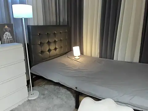 Snapshot of Blaire_Samantha chatting on 11/10/25, 08:24 Blaire Samantha online show from 11/10/25, 08:24