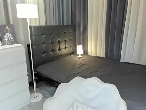 Snapshot of Blaire_Samantha chatting on 11/29/25, 05:32 Blaire Samantha online show from 11/29/25, 05:32