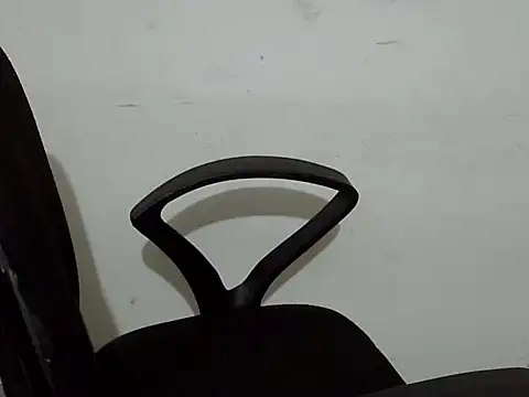 Snapshot of Mon-Luv chatting on 02/20/26, 08:31 Mon-Luv online show from 02/20/26, 08:31