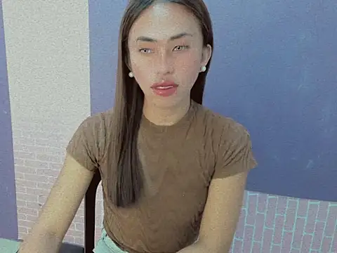 Snapshot of secretmiller_ chatting on 11/30/25, 02:32 secretmiller online show from 11/30/25, 02:32