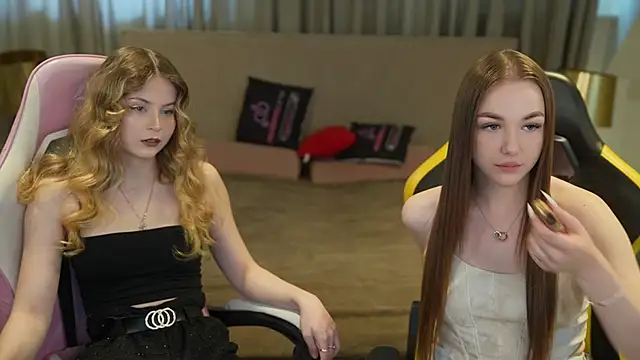 Ella 054 online show from 05/25/26, 10:32
